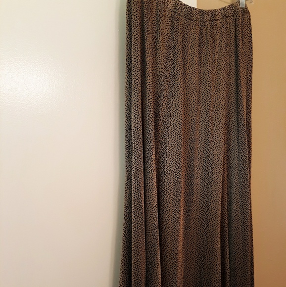 GRACEFUL LEOPARD PRINT ACETATE TRAVEL SKIRT - Picture 4 of 4